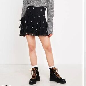 UO Urban Outfitters Tiered Floral Ruffle Mini Skirt, XS